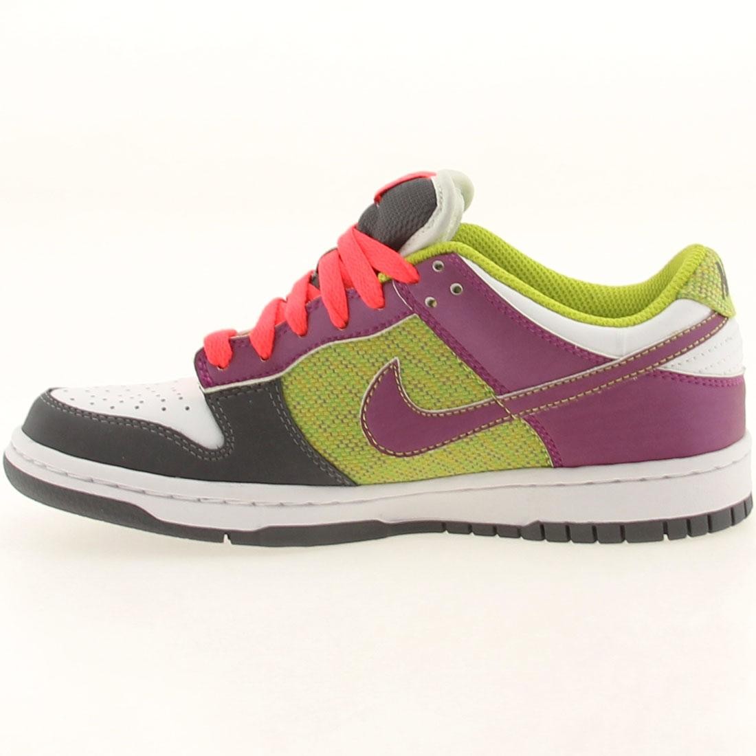 womens dunk low on feet