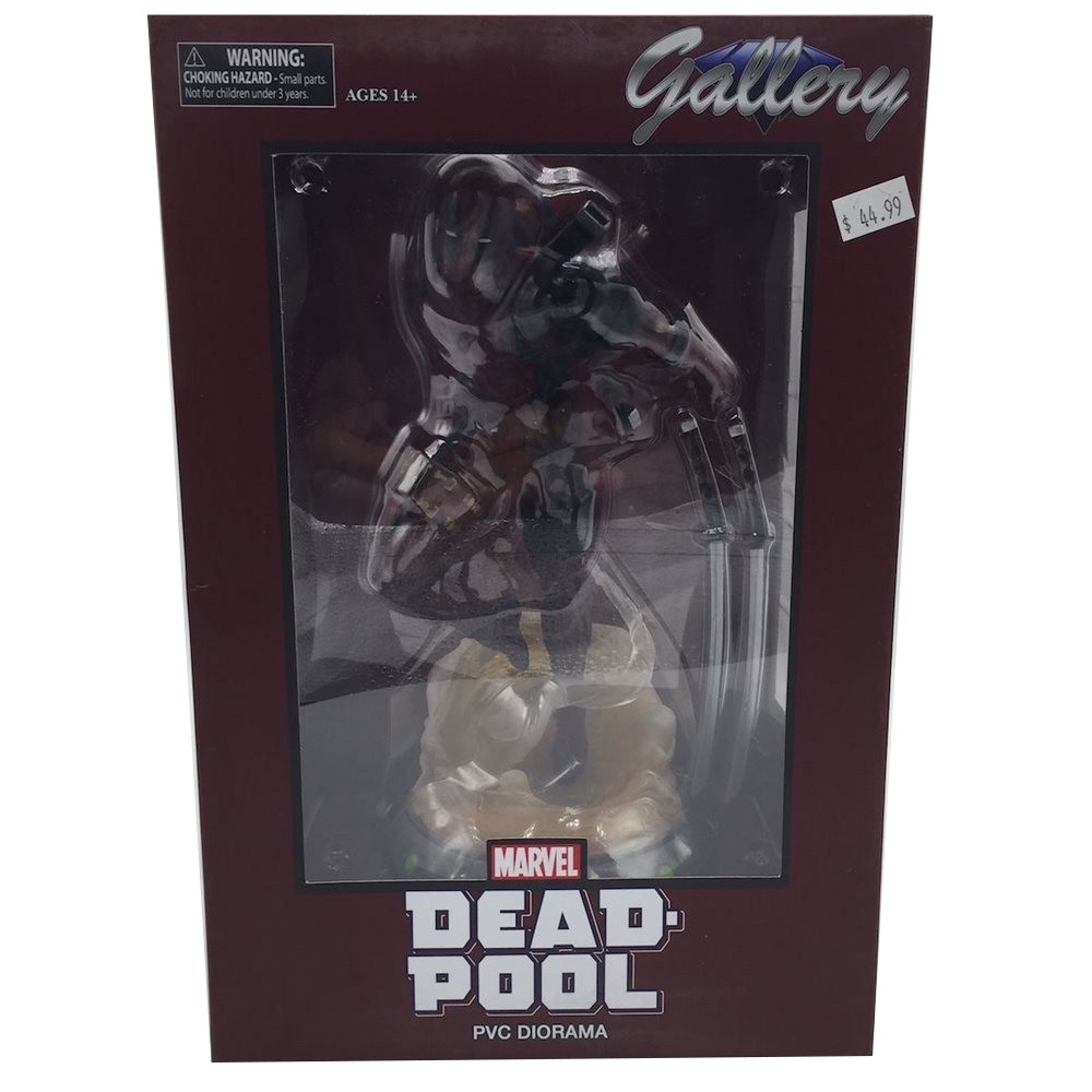 Diamond Select Toys Marvel Gallery Deadpool 9 Inch PVC Figure (red)