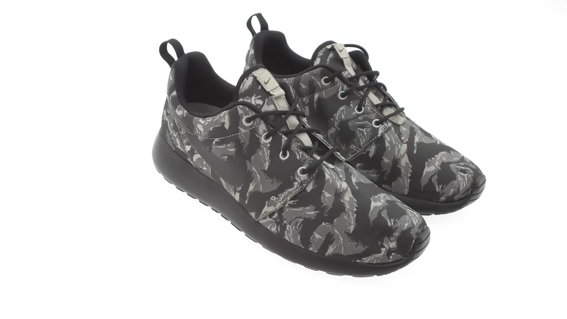 Nike Men Rosherun Print (black / light bone / cargo khaki / bamboo)