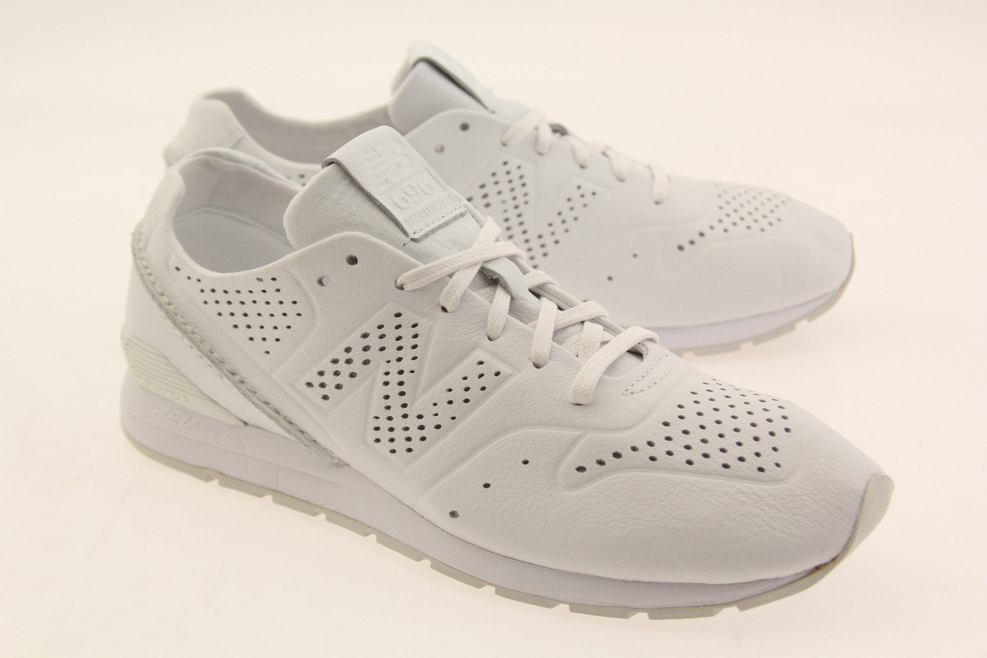 New Balance Men 696 Deconstructed Leather MRL696DT (white)