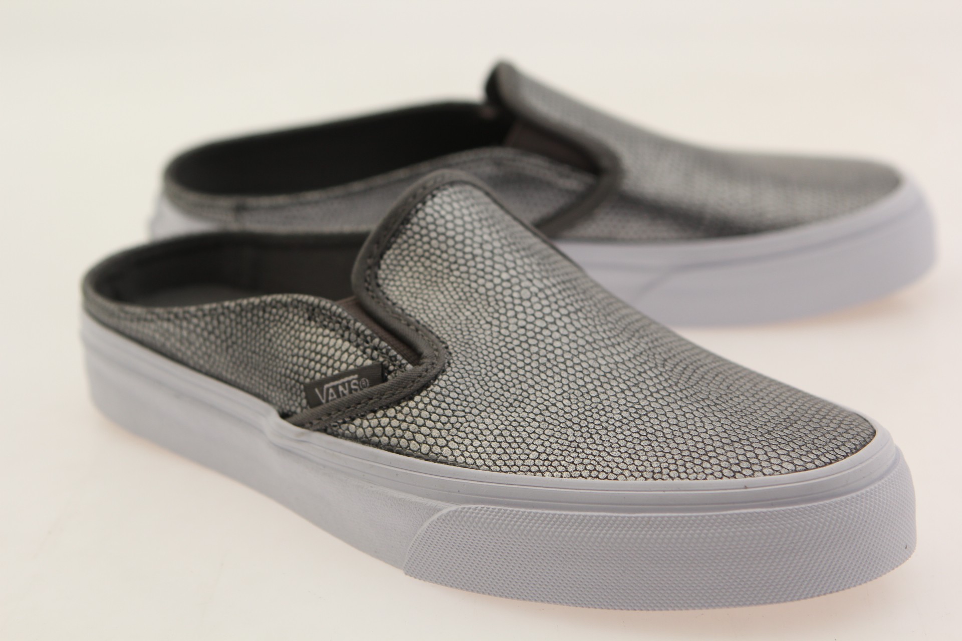 Vans Women Classic Slip-On Mule - Embossed Leather (gray / true white)