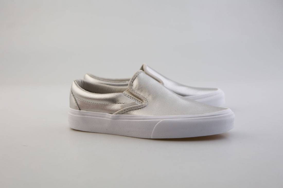 Vans Women Classic Slip-On - Metallic Leather (silver / true white)