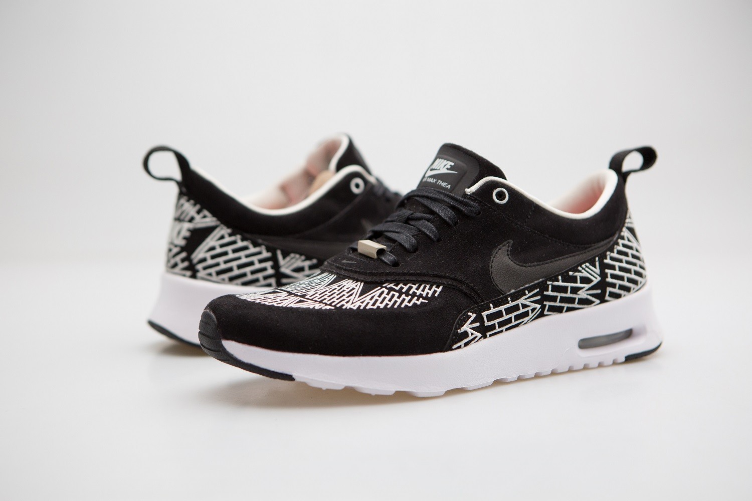 Nike Women Wmns Nike Air Max Thea Lotc Qs Nyc (black / white / light bone / black)