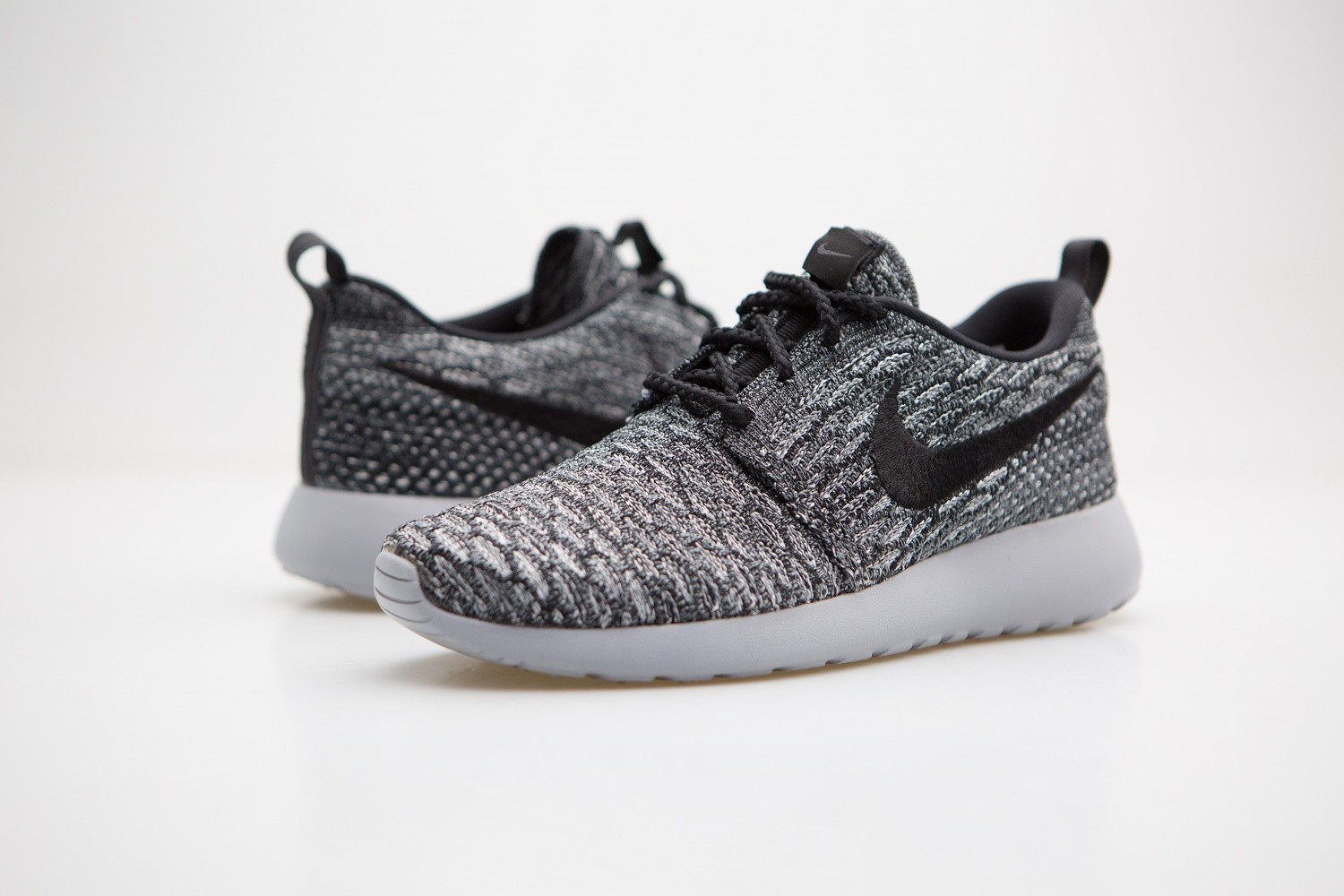 Nike Women Rosherun Flyknit (gray / black / wolf grey)